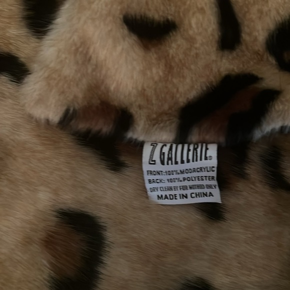 Z Gallerie leopard print Christmas tree skirt and stockings - Picture 4 of 8